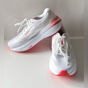 Brooks Women's Ghost Max 2 Running Shoes White and Coral Size 9.5 New with Tags